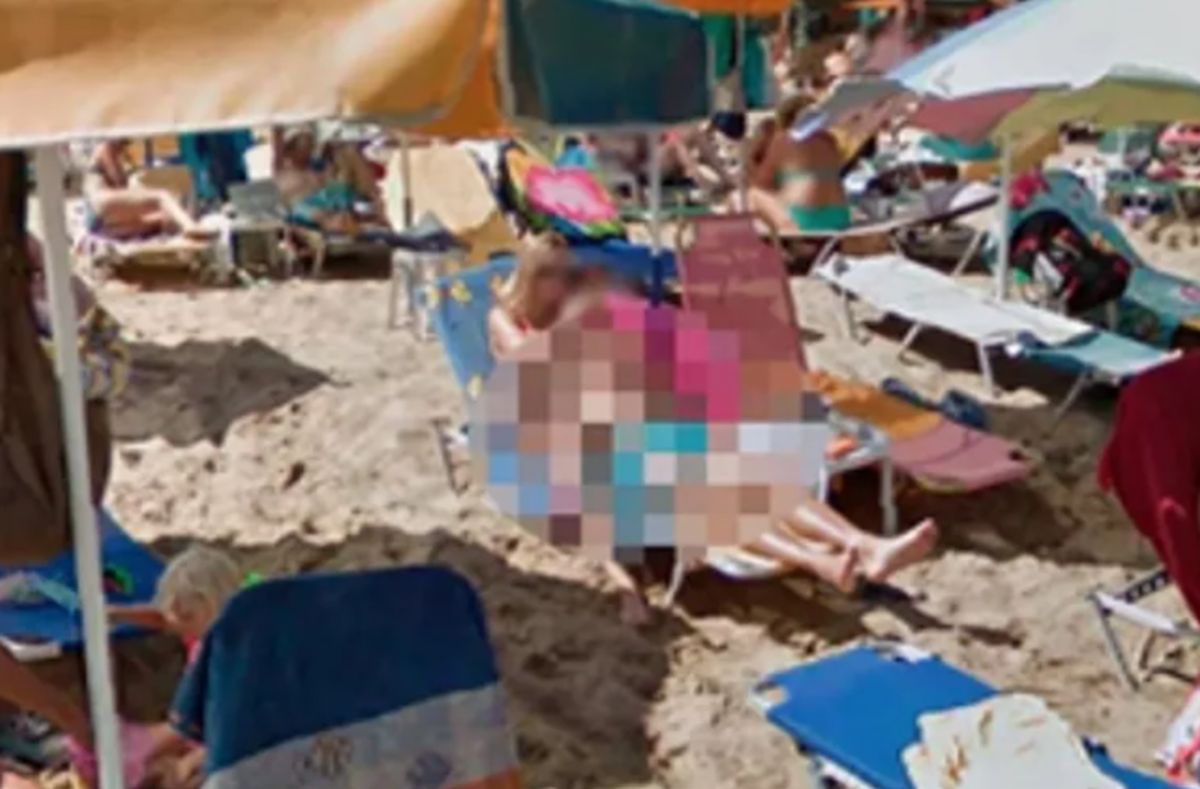 «Βόλταρε» σε ελληνική παραλία με το Google Earth και ζευγάρι έκανε σ@ξ σε ξαπλώστρα