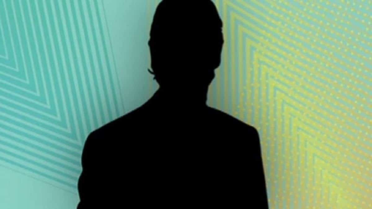 Έλληνας ηθοποιός σκέφτεται την εισαγωγή του σε κλινική απεξάρτησης από σ#ξ!