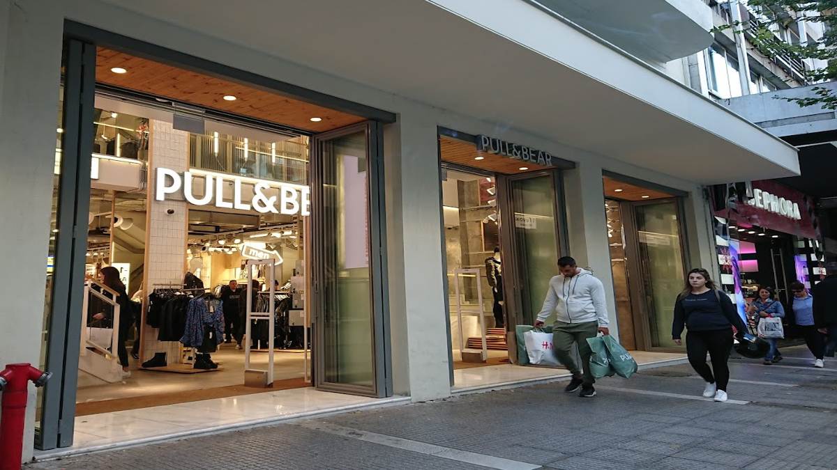 Pull and Bear: Girly φούτερ για όλες τις ώρες – Σε απίστευτη τιμή!