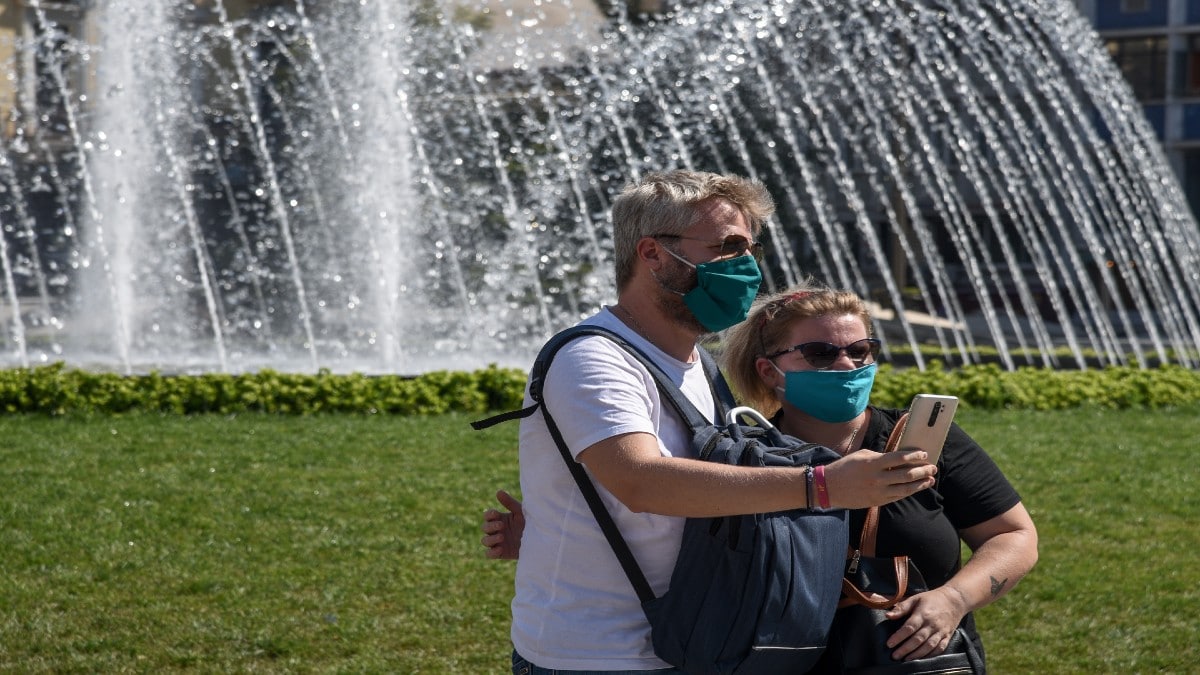 Κορωνοϊός – Μπήκε το καλοκαίρι… βγήκαν οι μάσκες: Τέλος από σήμερα (1/6) σε εσωτερικούς χώρους και σχολεία – Που παραμένουν (video)