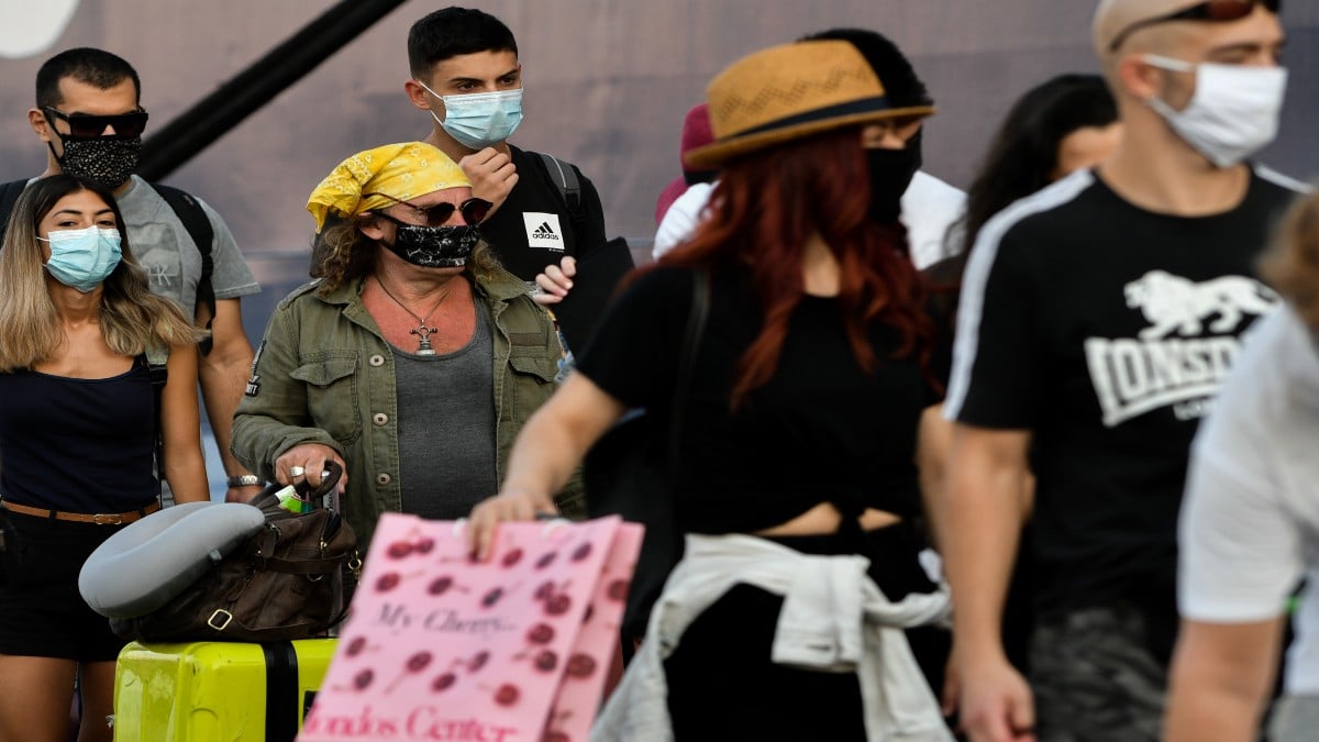 Εμπρός… πίσω με τον κορωνοϊό στη χώρα: «Βόμβα» μεγατόνων από Εξαδάκτυλο – «Ξανά υποχρεωτικές οι μάσκες» (video)
