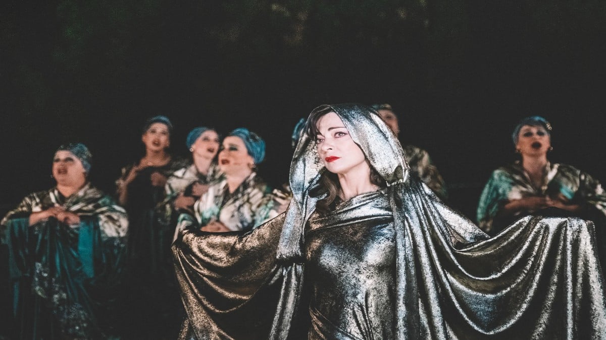 H «Ελένη» του Ευριπίδη, σε σκηνοθεσία Βασίλη Παπαβασιλείου στο Θέατρο Βράχων Μελίνα Μερκούρη