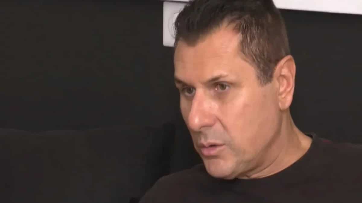 Γιάννης Μάρκου: «Έστριβε τα μαχαίρια στο σώμα μου!» – Ανατριχιάζει με την περιγραφή του για την φονική επίθεση που δέχτηκε στη Βαρυμπόμπη (Video)