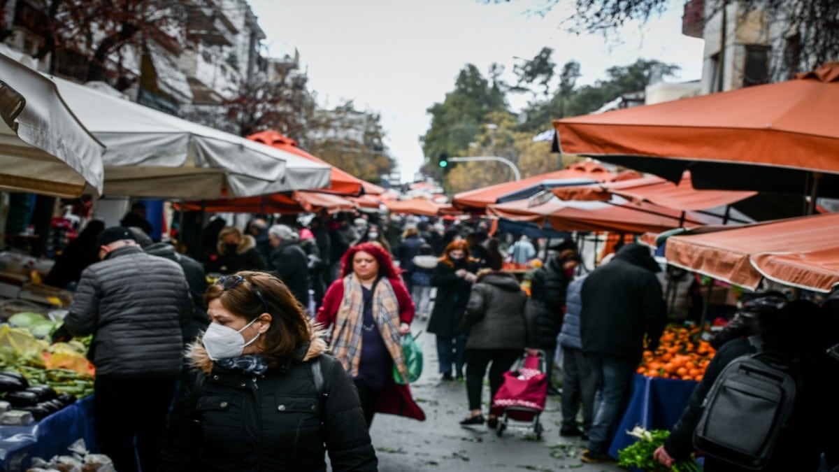 «Βόμβα» με επίδομα και για τις λαϊκές – Τι έρχεται για τον κόσμο