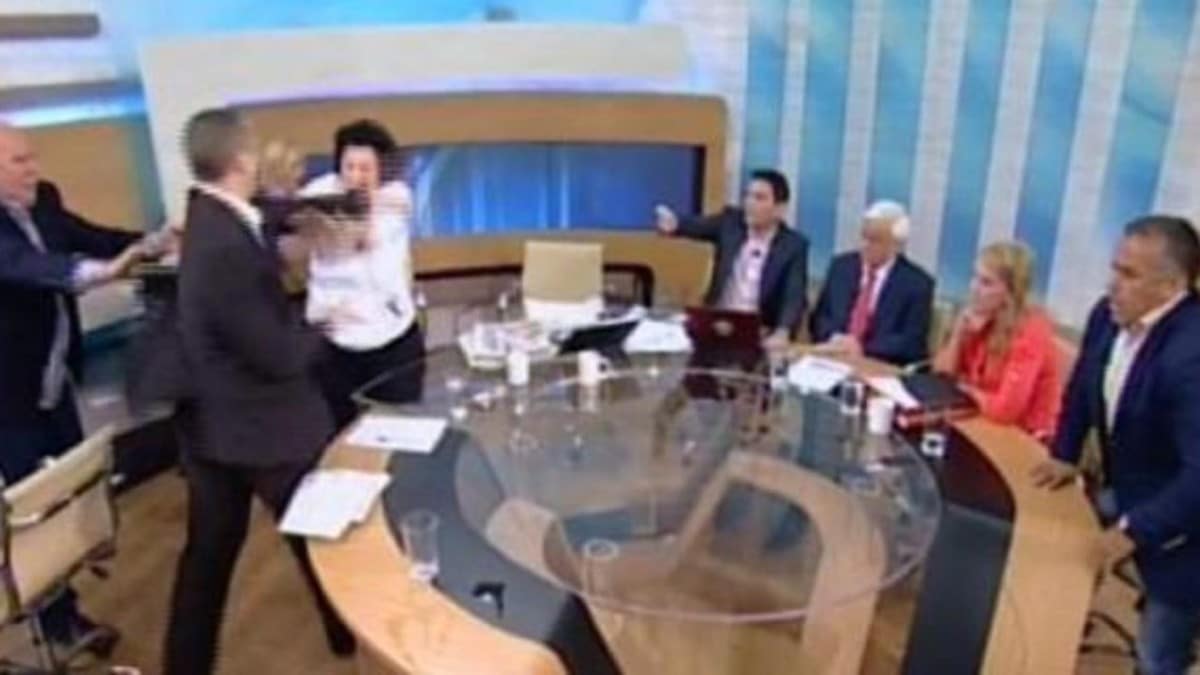 Τα ευτράπελα της TV: Από την πτώση του Γιώργου Παπαδάκη μέχρι το χαστούκι στη Λιάνα Κανέλλη