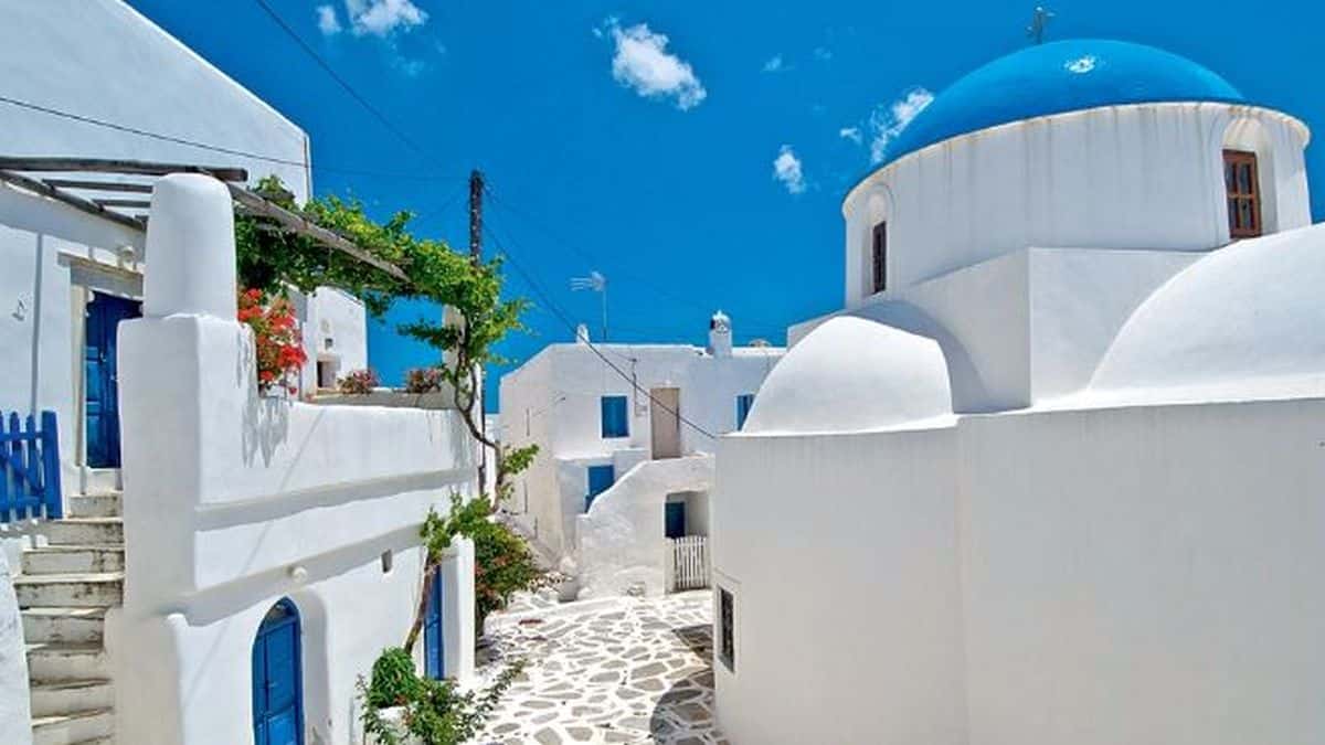 Το μικρό νησί της Ελλάδας που θυμίζει σκηνικό παλιού ελληνικού κινηματογράφου