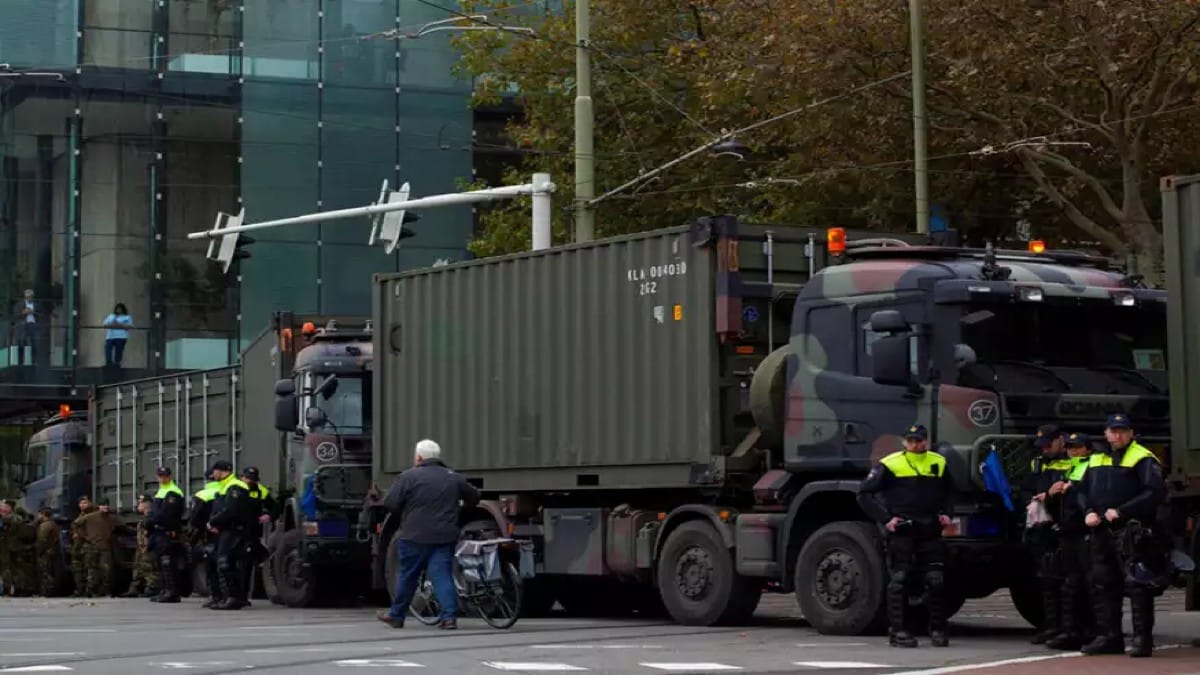 Συναγερμός στη Χάγη: Εκκενώθηκε το κτίριο του κοινοβουλίου – Πυροτεχνουργοί στο σημείο