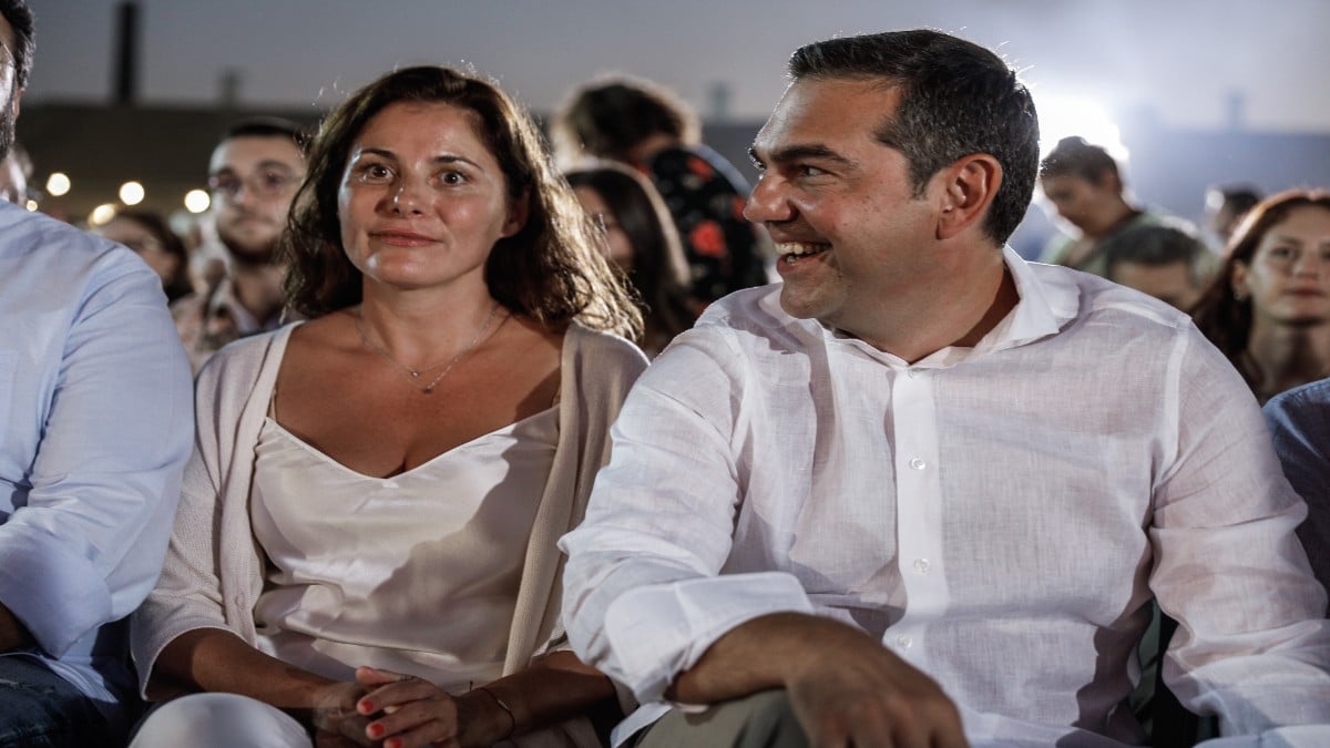 Το love story Αλέξη Τσίπρα – Μπέτυς Μπαζιάνα: H γνωριμία, το σύμφωνο συμβίωσης και τα δύο παιδιά – Στο πλευρό του στα εύκολα και τα δύσκολα (Video)