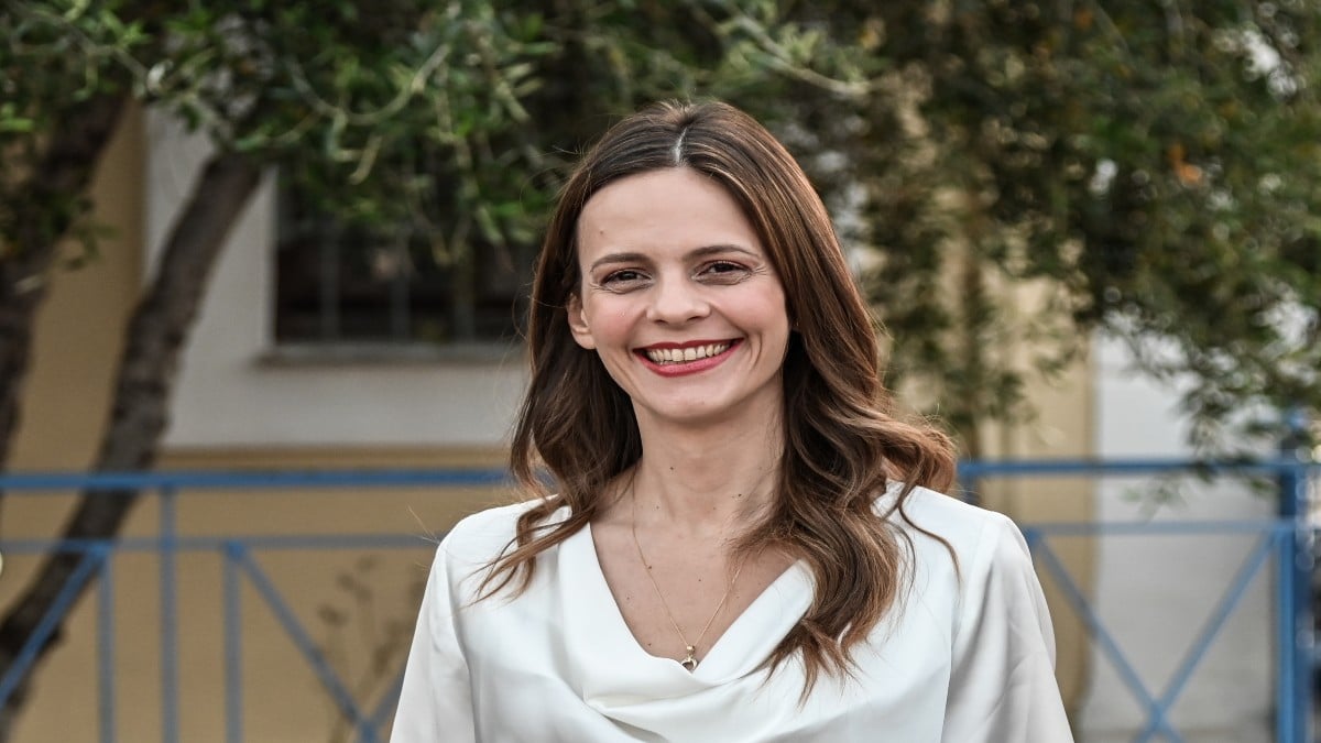 Έφη Αχτσιόγλου: Η γνωριμία με τον Κατρούγκαλο, η σχέση με τον Τσίπρα, ο έρωτας με τον Τζανακόπουλο και η μητρότητα – Ποια είναι η «καλή μαθήτρια» από τα Γιαννιτσά που θα διεκδικήσει την ηγεσία του ΣΥΡΙΖΑ