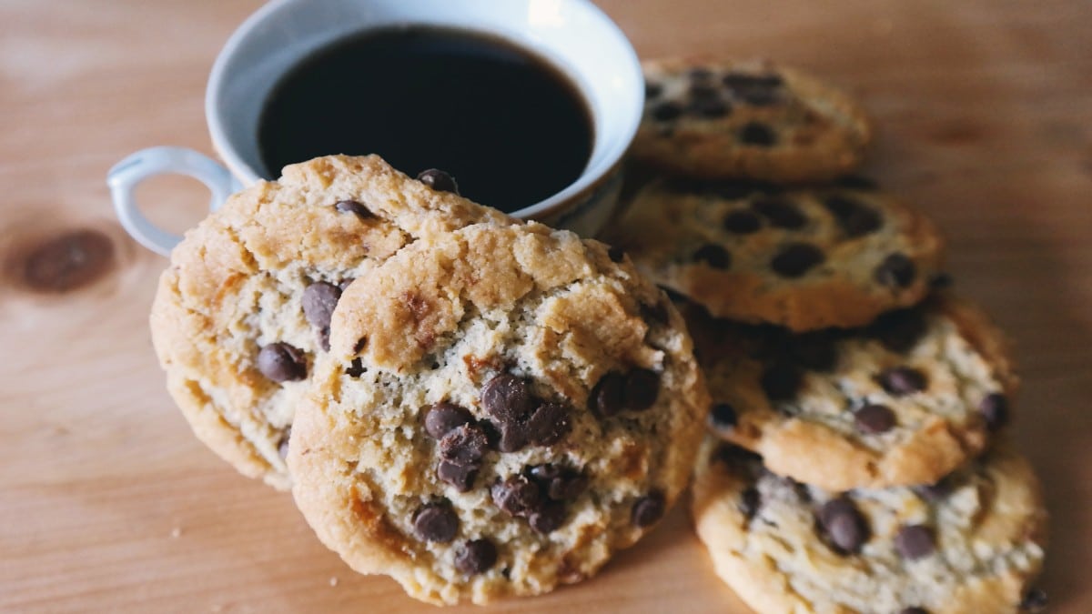 Φτιάξτε τα τέλεια cookies: Η συνταγή για μαλακά μπισκότα σοκολάτας μόνο με 55 θερμίδες!