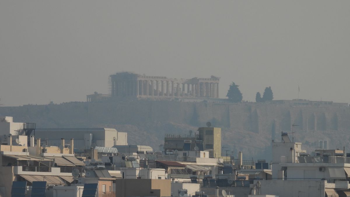 Φωτιές: «Καμπανάκια» Βασιλακόπουλου για το τοξικό νέφος στην Αθήνα – Ποιοι κινδυνεύουν και δεν το ξέρουν (video)