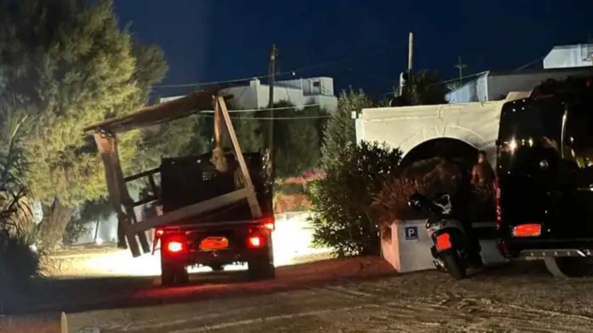 Δεν ίδρωσε το αφτί τους με το «κίνημα της πετσέτας»: Επανέφεραν τις ξαπλώστρες κρυφά μέσα στη νύχτα μόλις έφυγαν οι ελεγκτές (photos)