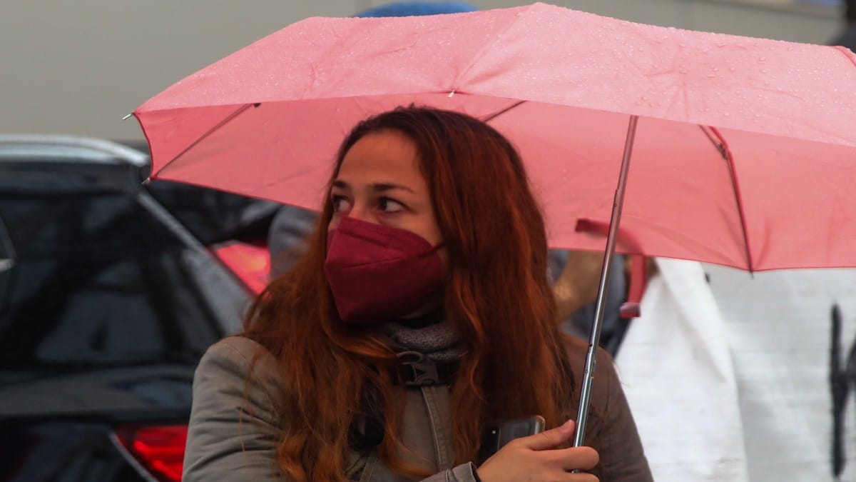 «Σαρώνει» και πάλι ο κορωνοϊός στη χώρα: Οι θάνατοι και οι διασωληνωμένοι την τελευταία εβδομάδα – Η «Eris» η συχνότερη υποπαραλλαγή με 45%