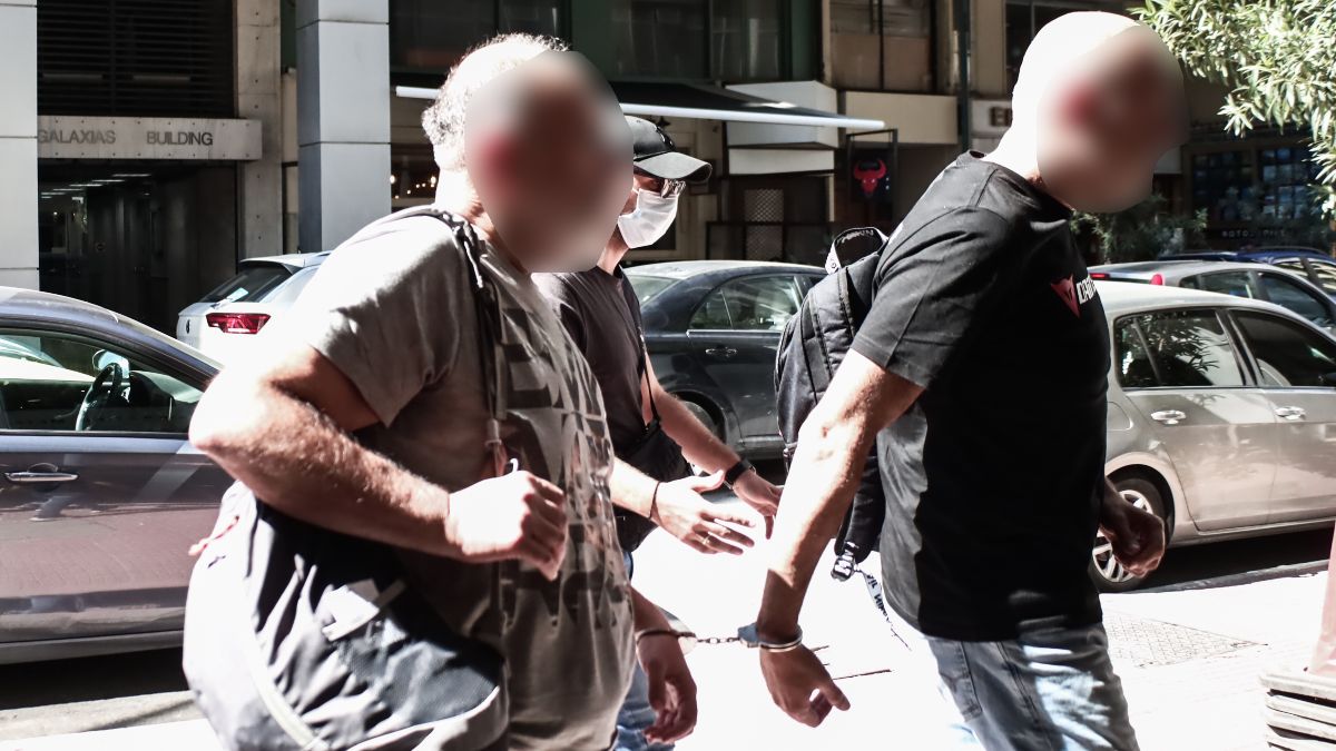 Στα δικαστήρια Πειραιά οι δύο Τούρκοι συλληφθέντες για κατασκοπεία στον Πόρο – «Μίλησε» το υλικό που κατέγραψε το drone (video)
