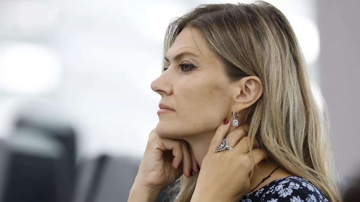 «Σπάει» τη σιωπή της η Εύα Καϊλή: Η απάντησή της για το σπίτι που αγόρασε στις Βρυξέλλες και τα χρήματα στο σκάνδαλο QatarGate