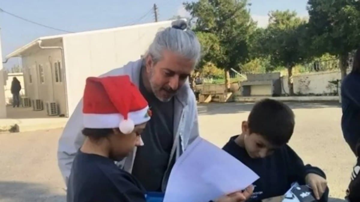 Κίνηση ανθρωπιάς από Γιάννη Χαρούλη: Δώρισε μουσικά όργανα σε σχολείο από χρήματα που έβγαλε ραβδίζοντας ελιές