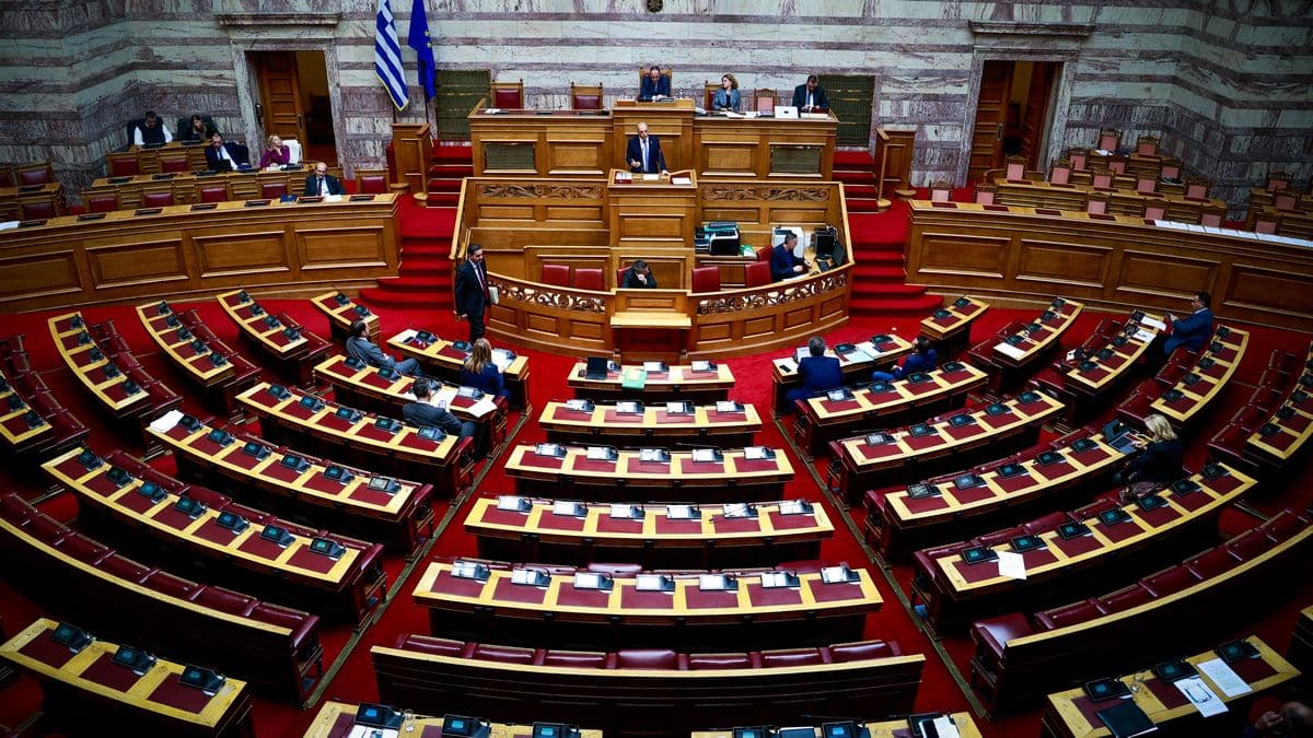 Βουλή: Υπερψηφίστηκε το ν/σ για τα «κόκκινα» δάνεια – «Ναι» επί της αρχής του από 158 βουλευτές ΝΔ, «όχι» από 139 της αντιπολίευσης (video)
