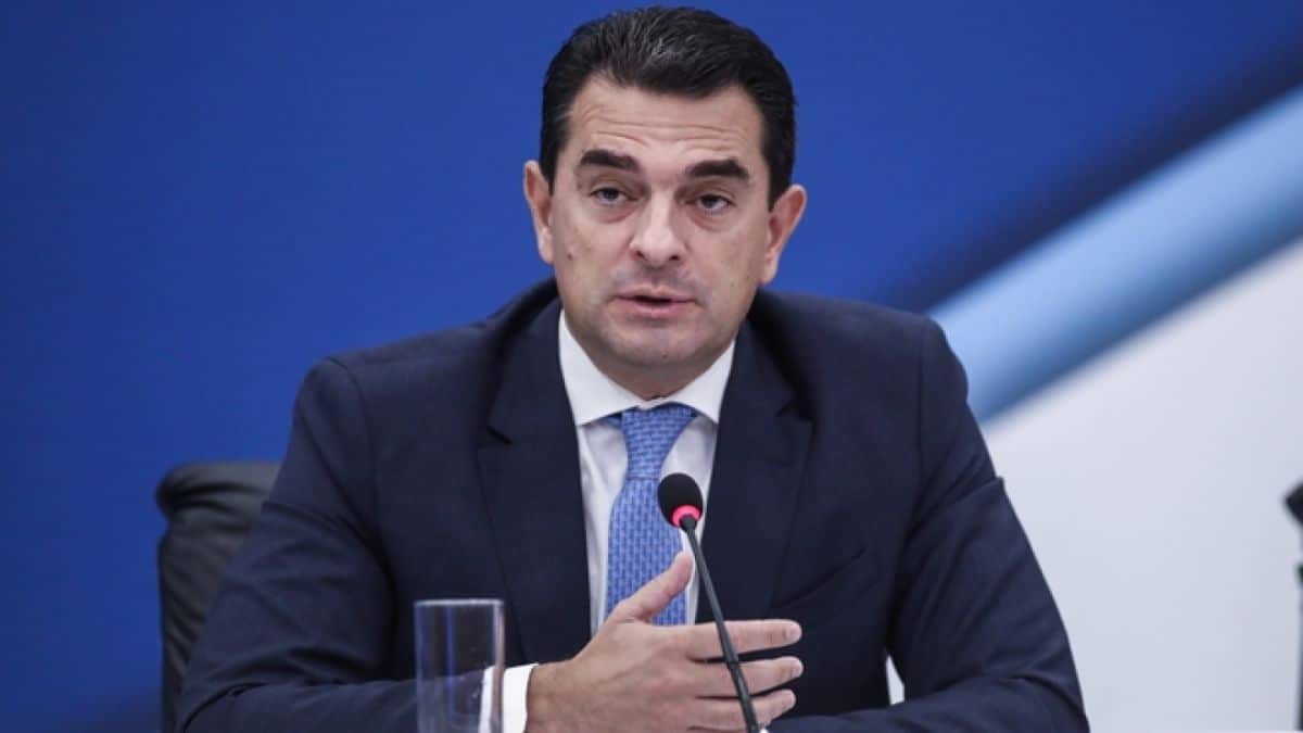 Σκρέκας: Θα δούμε μειώσεις σε προϊόντα έως και 15%
