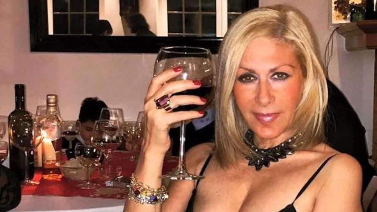 Έφη Σαρρή: «Θέλω ο άντρας να ακούει τις διαταγές μου, να λέει “yes ma’am”. Δεν είμαι ποτέ μόνη»