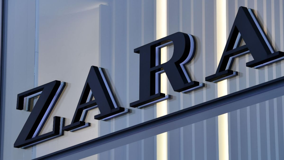 Κοστίζει λιγότερο από 28 ευρώ: «Αλαλούμ» στα ZARA με το νέο ανοιξιάτικο φλοράλ πουκάμισο