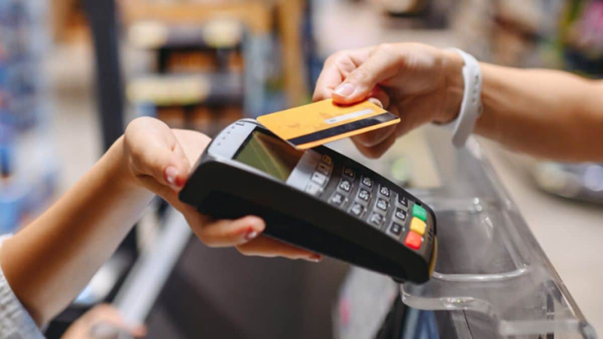 POS: Ξεκινούν τα πρόστιμα από την εφορία – Οι 35 επαγγελματίες που δεν μπορούν από σήμερα να αρνηθούν κάρτες