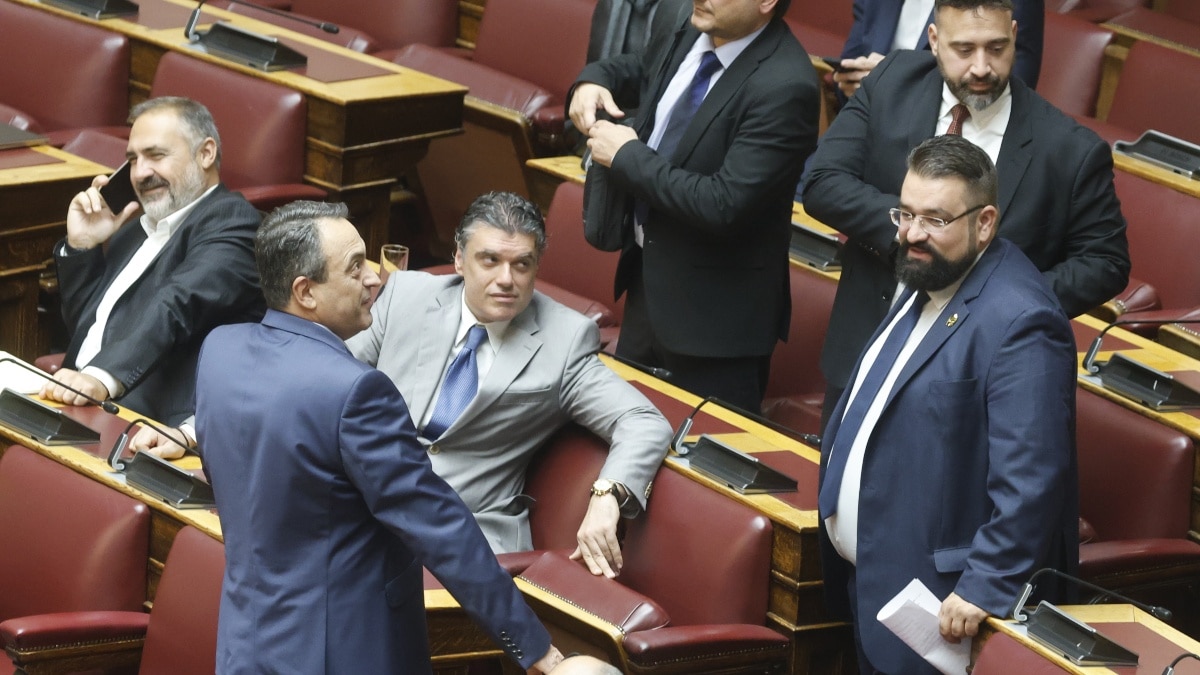Τα σενάρια για τις έδρες των Σπαρτιατών – Οι ευνοημένοι από το ενδεχόμενο μοίρασμα και η ακραία περίπτωση