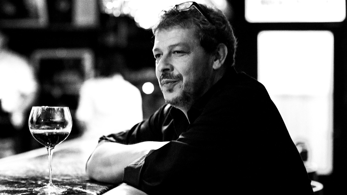 Δημήτρης Καλαντζής “Χθες το βράδυ”: Μια jazz ματιά στο “χθες” της ελληνικής μουσικής