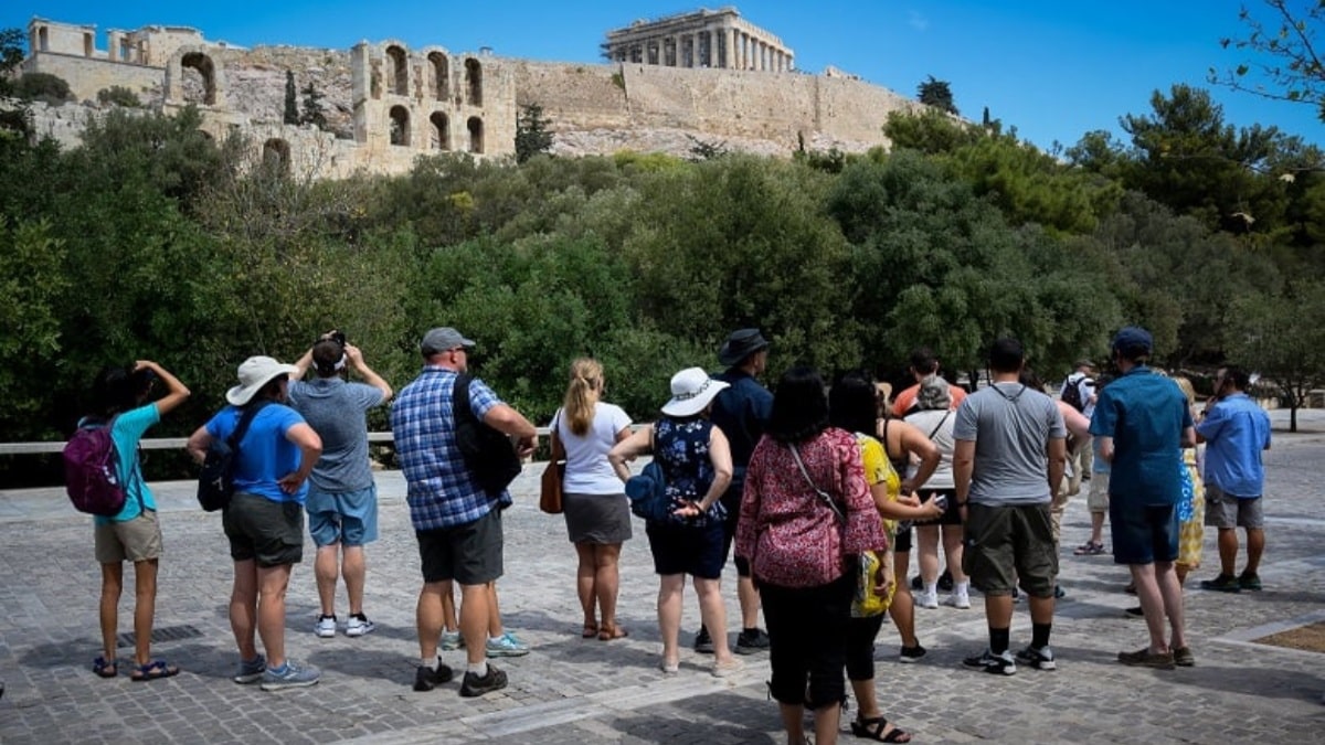 «Κανόνι» από την FTI: Στην Ελλάδα βρίσκονται αυτή τη στιγμή 7.500 τουρίστες – Χρέη €1,8 εκατ. σε 300 ξενοδοχεία