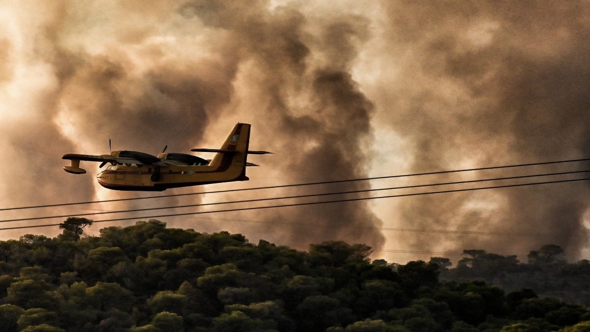 Μεγάλη φωτιά στη Βοιωτία: Ξεκίνησε από εργοστάσιο με επικίνδυνα υλικά και χημικά – Επεκτείνεται στα Δερβενοχώρια