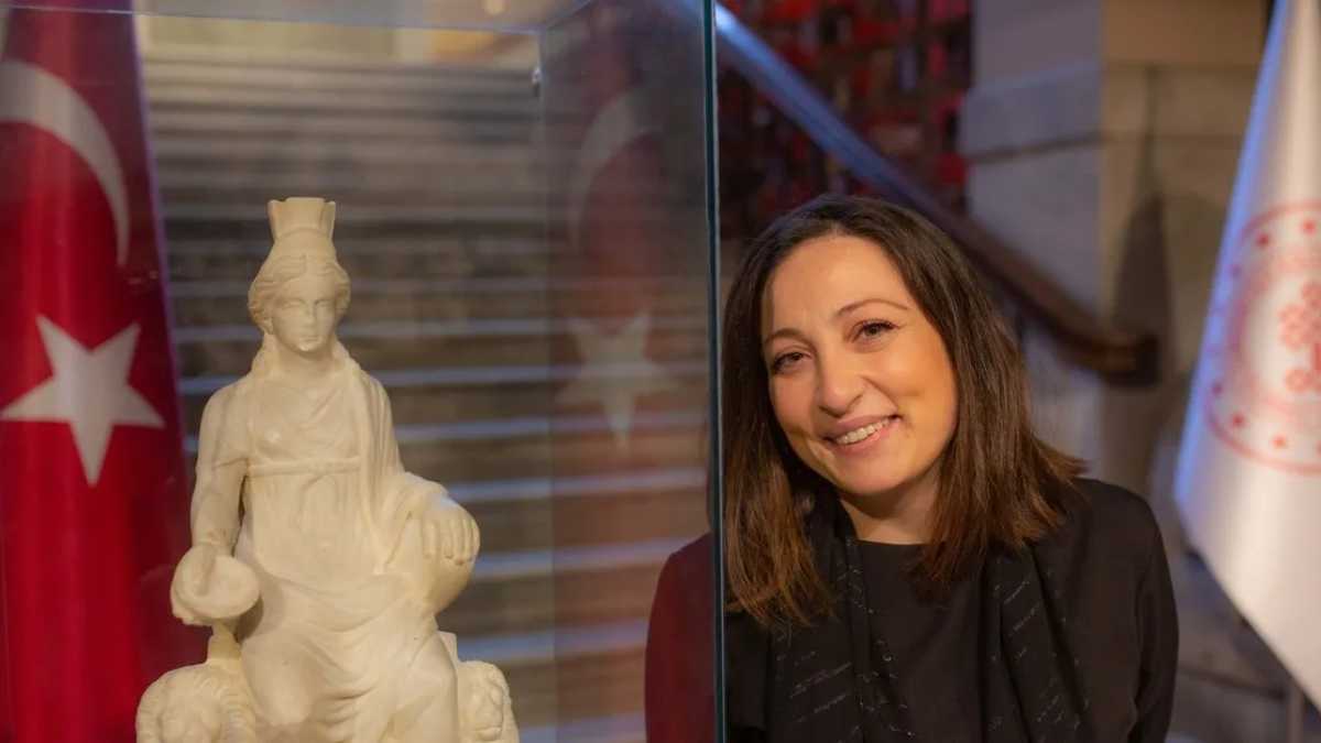 Ζεϊνέπ Μποζ: Ποια είναι η Τουρκάλα αρχαιολόγος που υποστηρίζει την επιστροφή των Γλυπτών του Παρθενώνα στην Ελλάδα