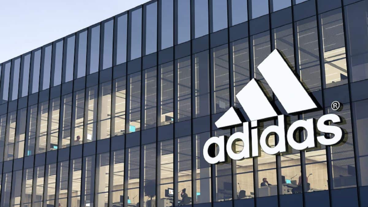 Στο στόχαστρο adidas και Bella Hadid: Η καμπάνια από τους αιματοβαμμένους Ολυμπιακούς του Μοναχό που προκάλεσε θυμό
