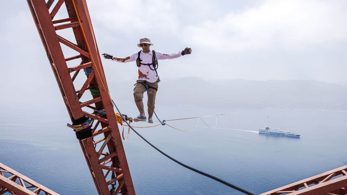 Διασχίζοντας τον μεγαλύτερο «διάδρομο» Slackline του κόσμου