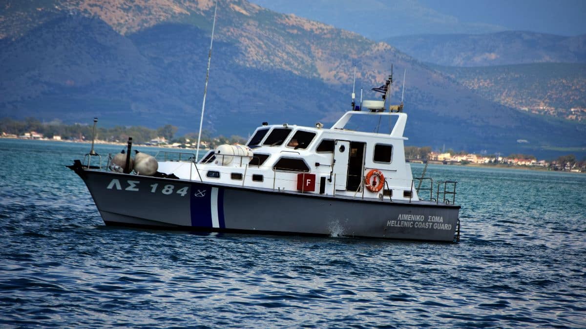 Θρίλερ στην Κρήτη: Γυναίκα βρέθηκε νεκρή σε παραλία του Ρεθύμνου – Δίπλα της ήταν ο μεθυσμένος σύζυγος της