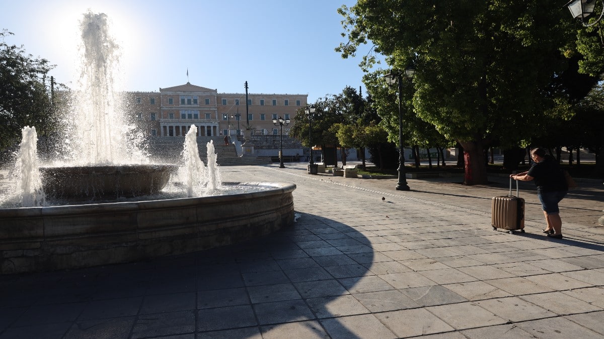 Δεκαπενταύγουστος στην Αθήνα: Δεν κυκλοφορεί ψυχή, δεν έχει κίνηση, δεν έχει φασαρία – Ωραία δεν είναι έτσι η πρωτεύουσα; (photos, video)