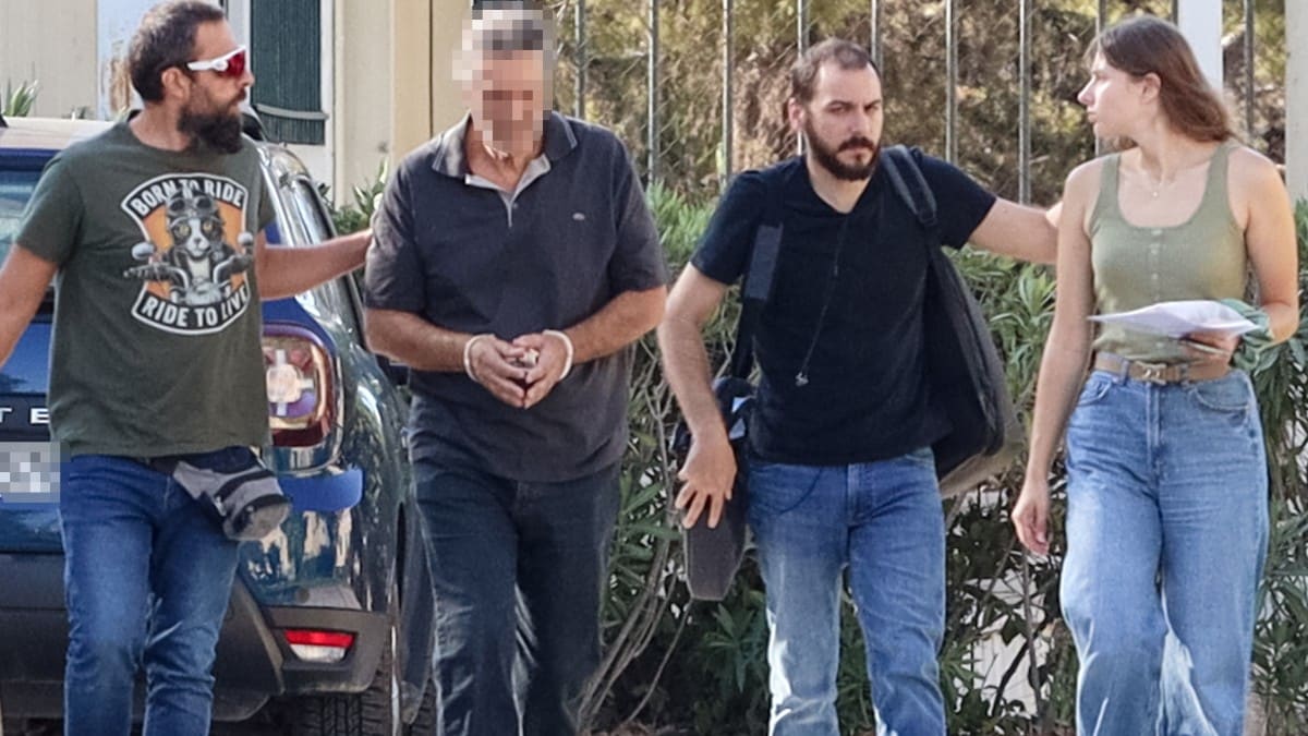 Εμπρησμοί στη Βάρη: Προφυλακιστέος ο 66χρονος που κατηγορείται ότι έβαλε τις φωτιές (video)