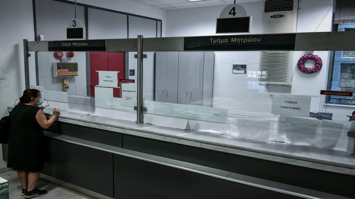 Κατάργηση χαρτοσήμου: Μείωση φόρων για περισσότερες από 600 συναλλαγές