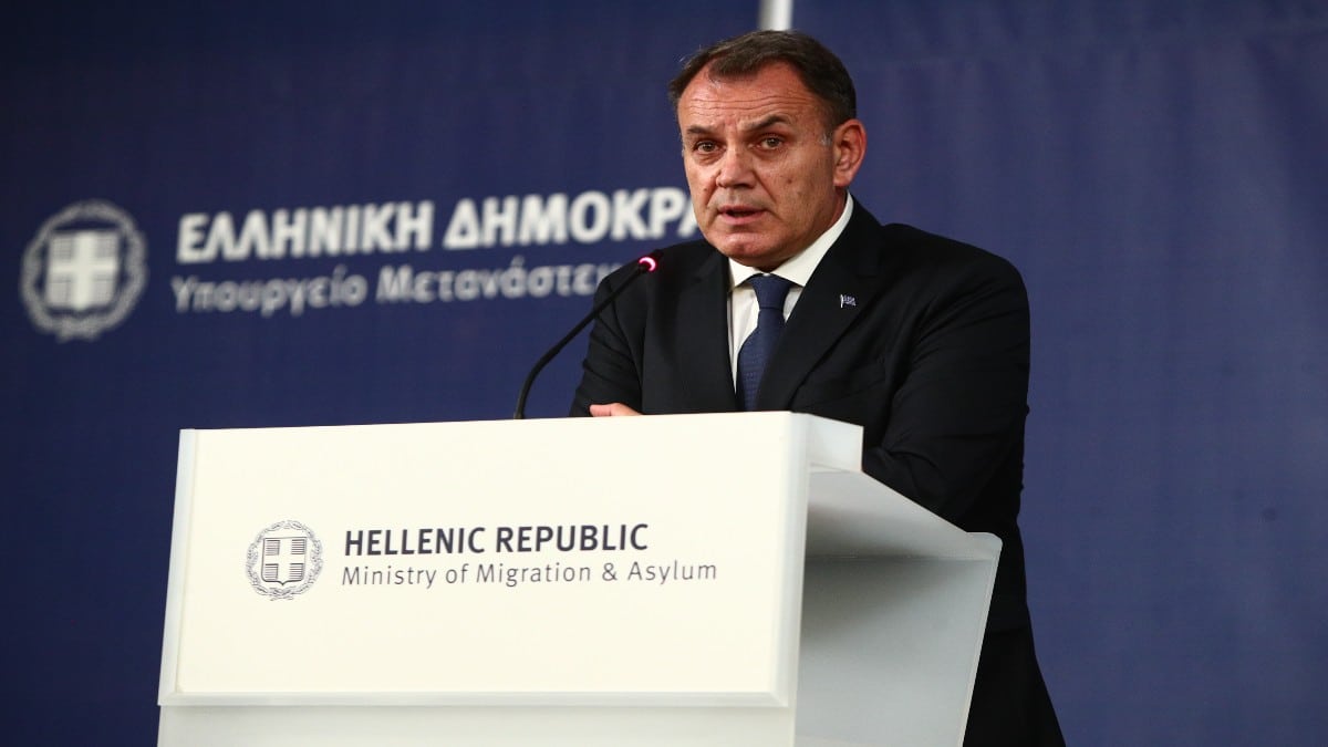 Το ξεκαθάρισε ο Νίκος Παναγιωτόπουλος: Δεν τίθεται ζήτημα μαζικών επιστροφών μεταναστών από τη Γερμανία στην Ελλάδα (video)