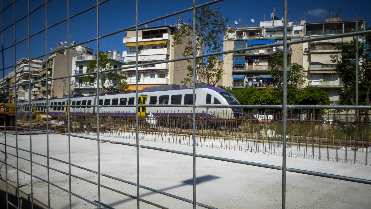Παραλίγο νέα Τέμπη μέσα στην Αθήνα: Τελευταία στιγμή δε συγκρούστηκαν τρένα του Προαστιακού στα Σεπόλια