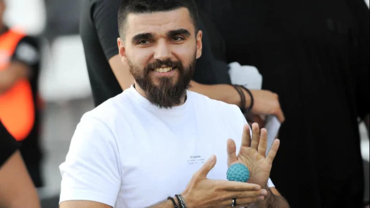 Αγνώριστη γύρισε στον ΠΑΟΚ η κούκλα σύζυγός του Σαββίδη (ΦΩΤΟ)