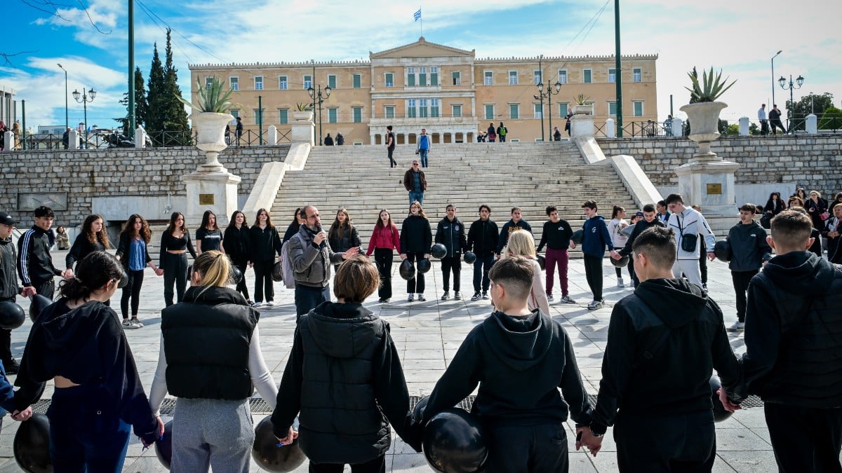 Γιατί υπάρχει μεγάλη έξαρση βίας ανηλίκων; Φταίνε μόνο οι γονείς;