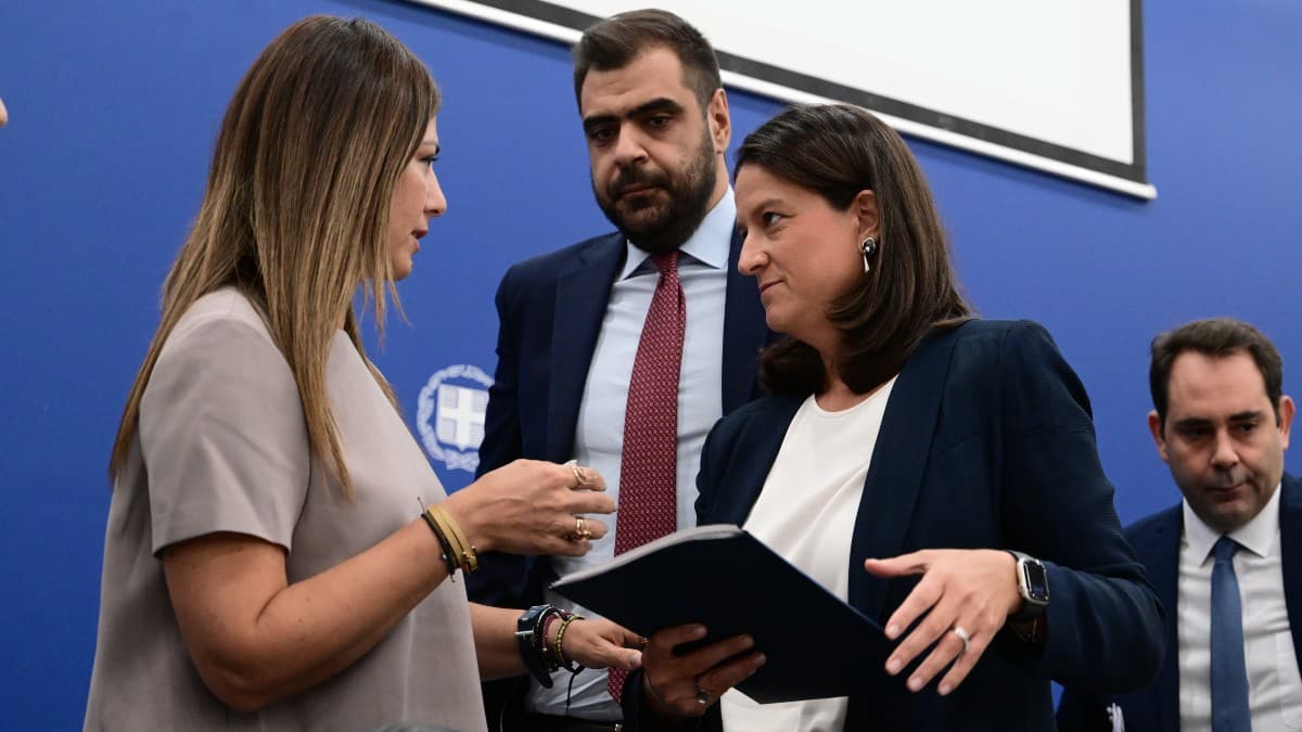 Υπουργείο Εργασίας: Αυτά είναι όλα τα νέα μέτρα στήριξης – Αυξήσεις έως 2,5% στις συντάξεις, νέα αύξηση κατώτατου μισθού και επιδομάτων