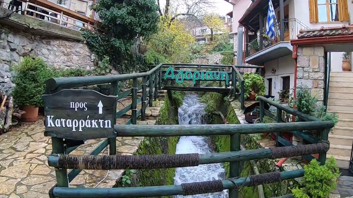 Απίστευτο τοπίο δίπλα στην Αθήνα: Το πανέμορφο χωριό που χόρεψαν… οι Νεράιδες για χάρη του Θεού Απόλλωνα