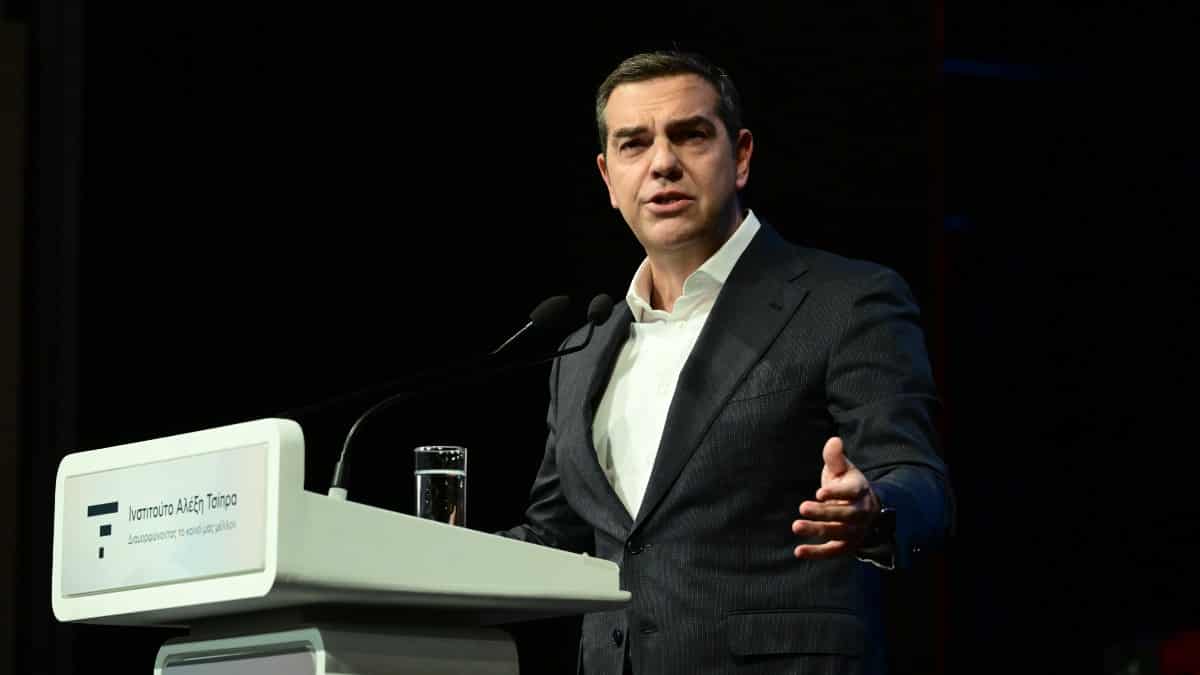 Αλέξης Τσίπρας: «Αν δεν αλλάξουμε πορεία, θα ξαναπέσουμε σε τοίχο» – Η ηχηρή απουσία στην εκδήλωση για την ακρίβεια