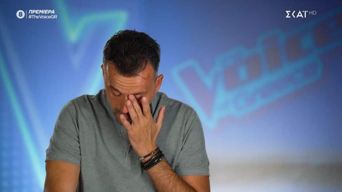 «Λύγισε» το πανελλήνιο: Διαγωνιζόμενος του The Voice αφιερώνει το τραγούδι στην…
