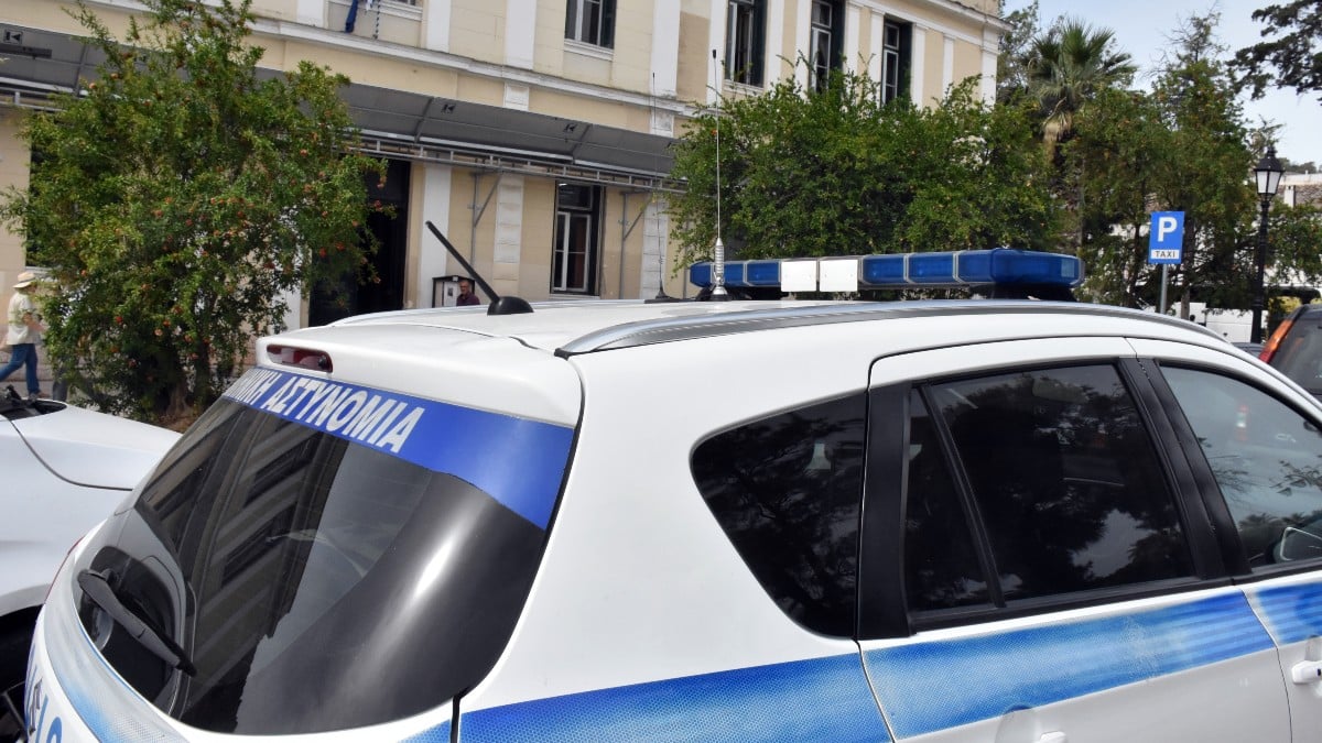 Αποτροπιασμός στον Κολωνό: Πατέρας και γιος βίαζαν 16χρονη – Την απειλούσαν για να μην μιλήσει