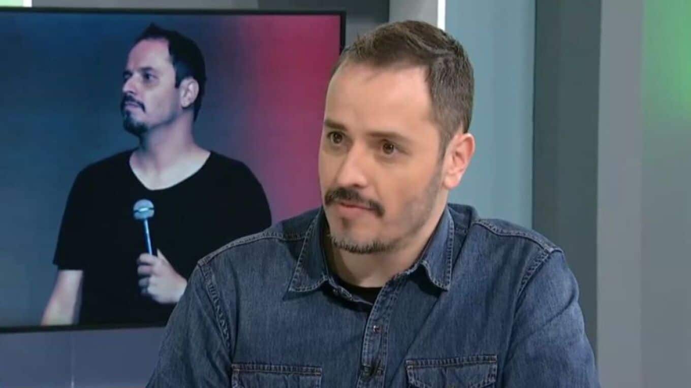 Αλέξανδρος Τσουβέλας: Έλεγαν να μου κάνουν cancel, με κατηγόρησαν για ρατσιστικό περιεχόμενο λόγω του χαρακτήρα της Ραμόνα Μπούρσι