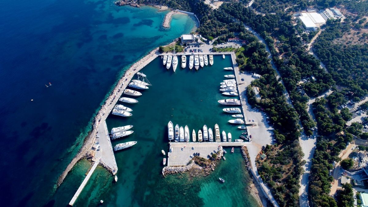 Έχετε πάει στην πιο κοσμοπολίτικη Μαρίνα της Αθήνας με τα υπέρ χλιδάτα μαγαζιά και εστιατόρια;