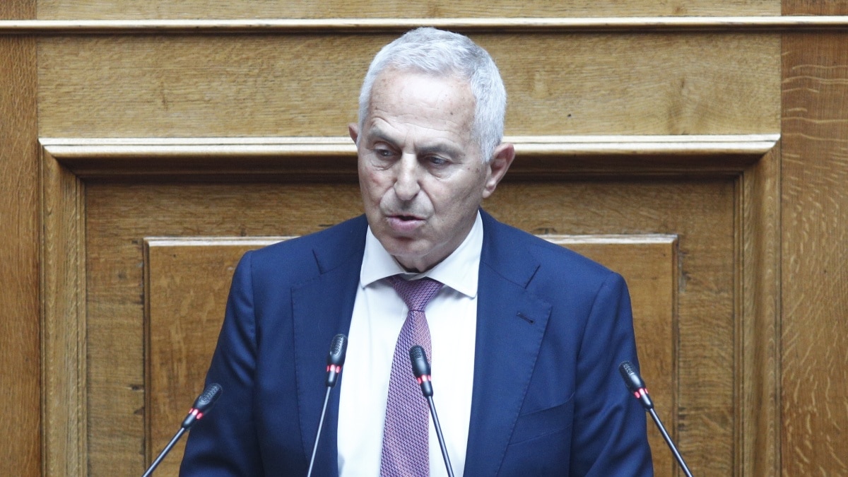 Αποχώρησε από τον ΣΥΡΙΖΑ ο Ευάγγελος Αποστολάκης – Με 27 βουλευτές το κόμμα