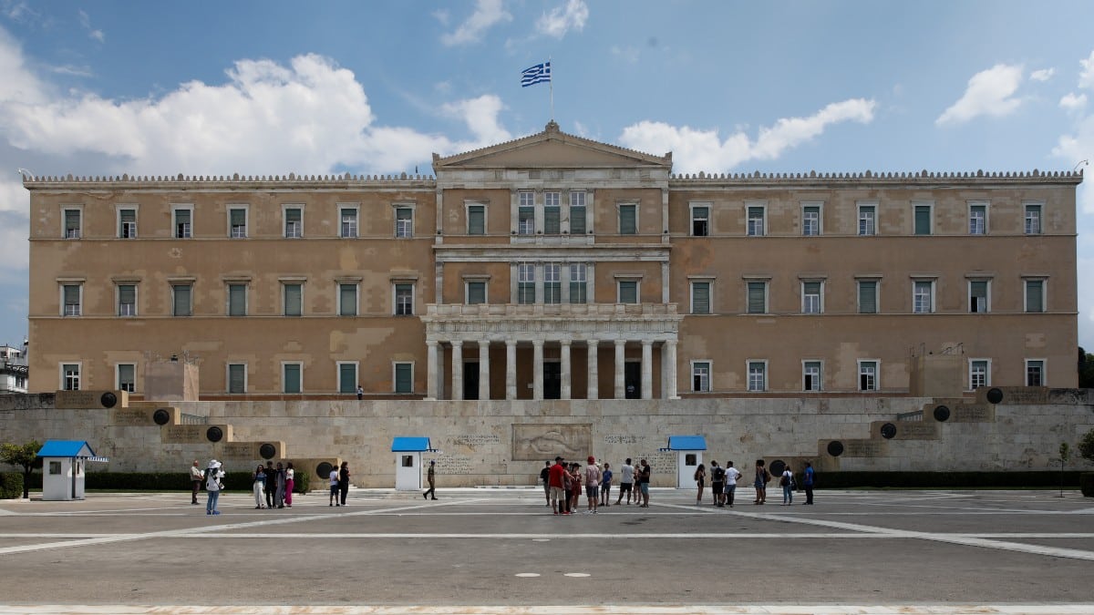 «Στροφή» στο φορολογικό νομοσχέδιο: Τι αλλάζει για δημογραφικό και τεκμαρτό εισόδημα, «ανακούφιση» για τους πολίτες