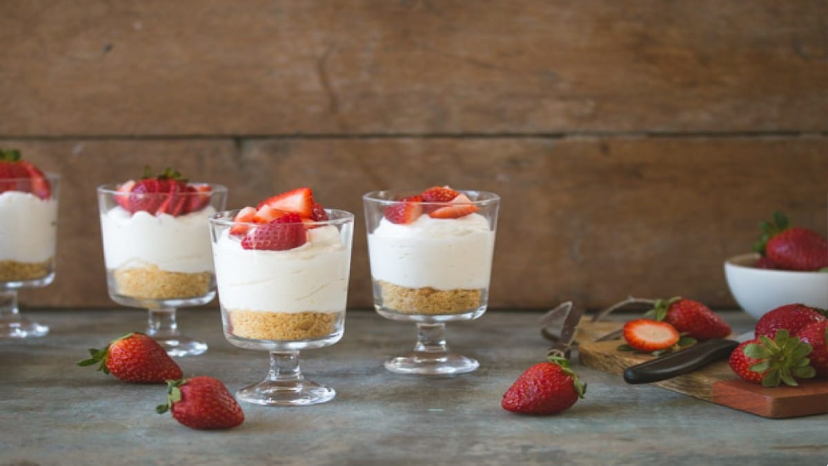 Νόστιμο cheesecake στο ποτήρι χωρίς ζάχαρη σε 5 λεπτά!